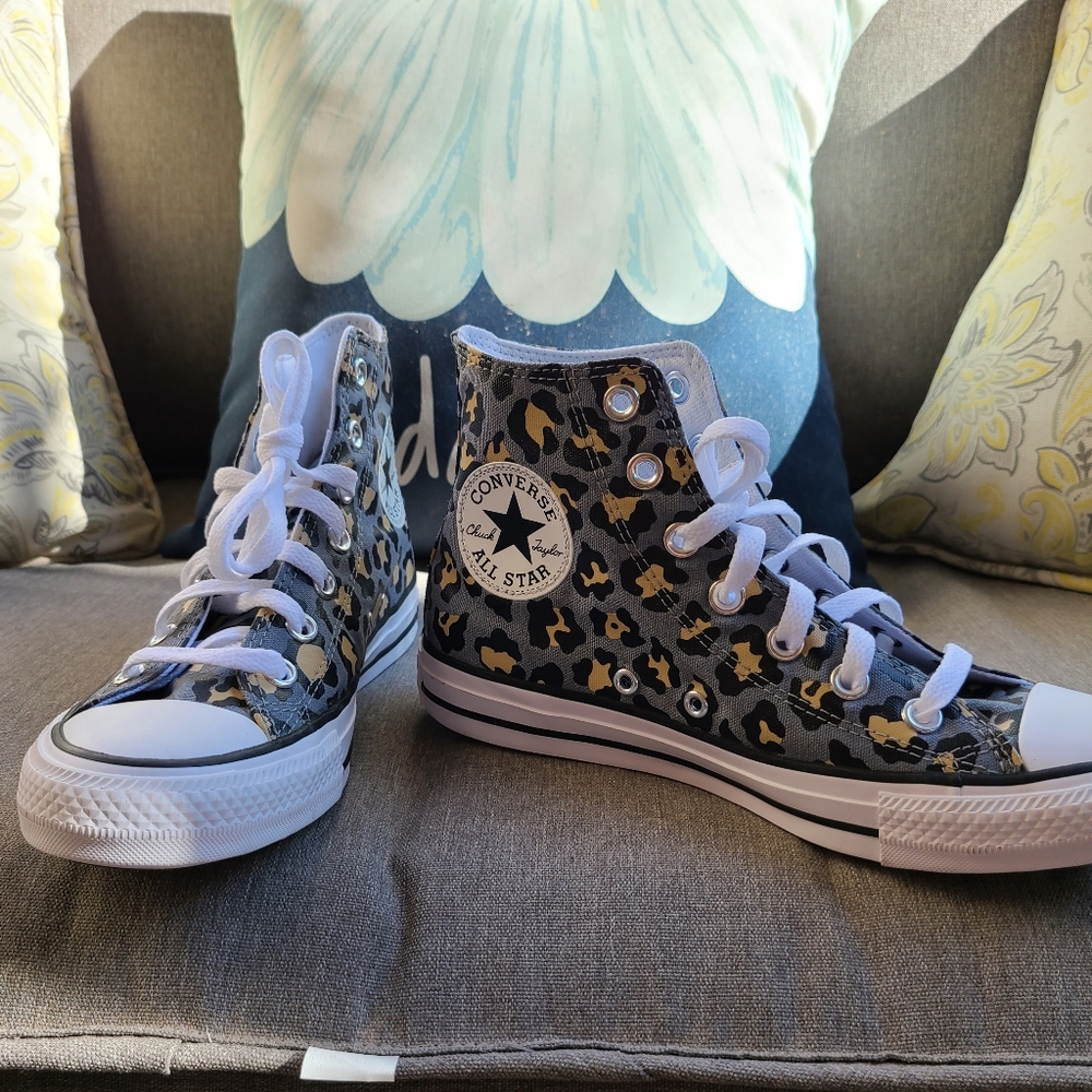 SOLD!! Converse leopard print size 6.5